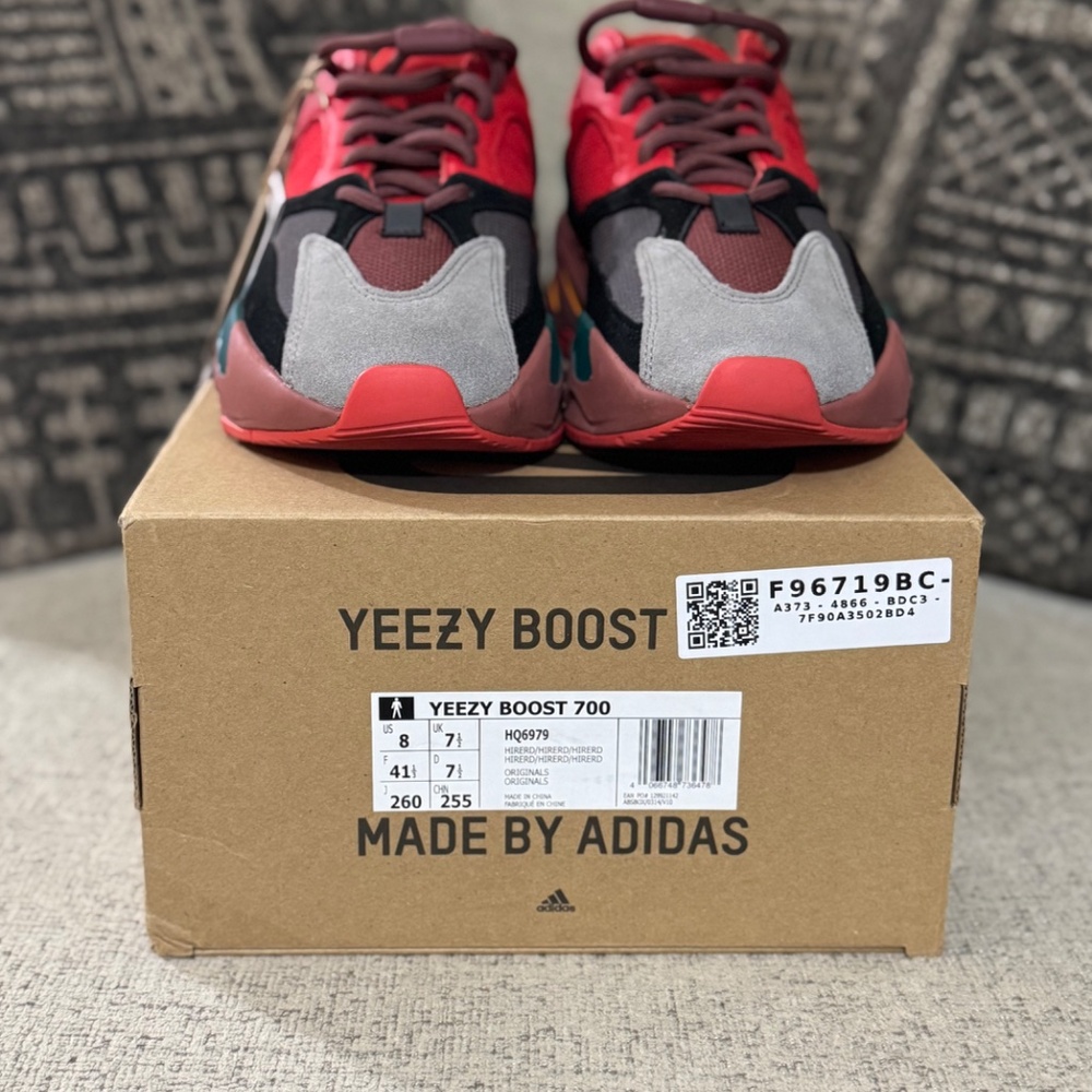 adidas Yeezy Boost 700 - Picture 3 of 4